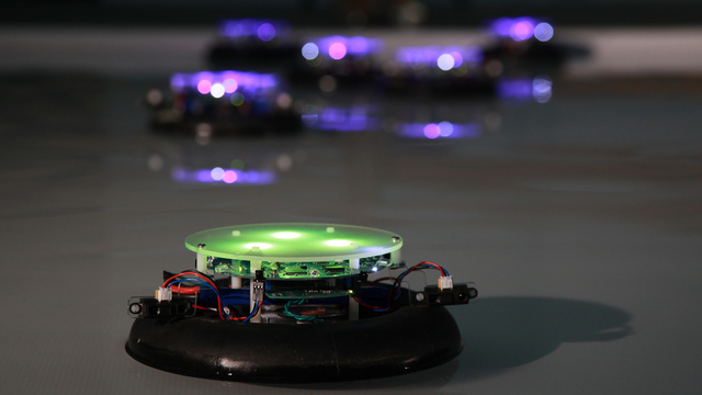 Téléo : esthétique et pratique des œuvres robotisées contrôlées par apprentissage automatisé