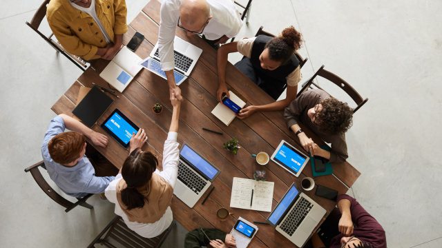 Démarche de recherche-action collaborative visant à approfondir l’optimisation et les impacts des groupes de codéveloppement professionnel, dans une perspective transversale des secteurs