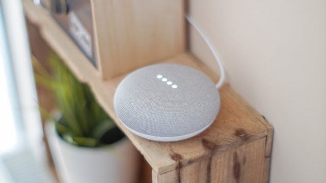 Interpellation algorithmique : étude de cas des assistants virtuels intelligents